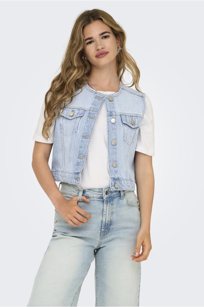Only blauwe dames gilet | Model vooraanzicht