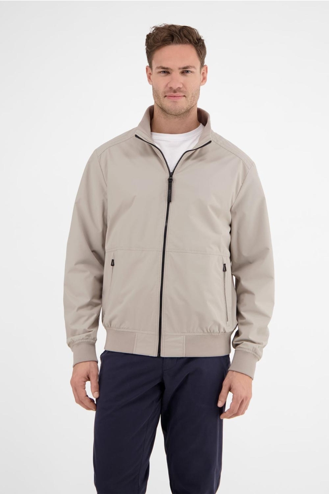 Lerros beige heren jas | Model vooraanzicht