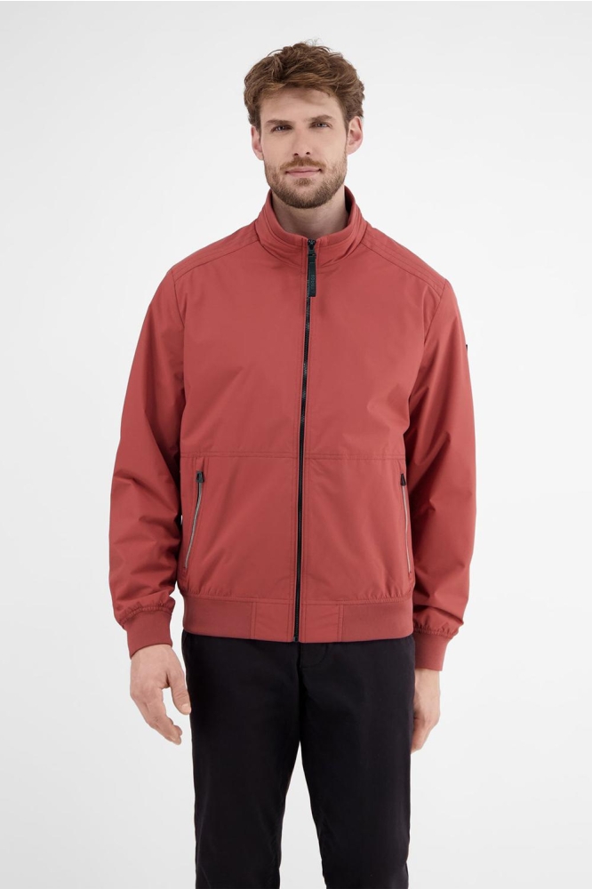 Lerros rode heren jas | Model vooraanzicht