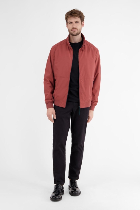 Lerros rode heren jas | Model