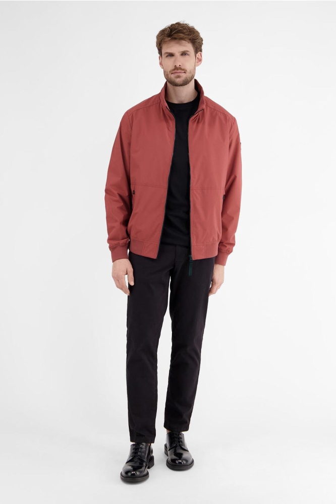 Lerros rode heren jas | Model