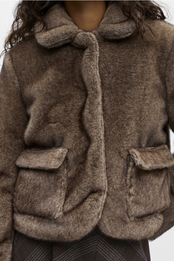 Object bruine dames jas | Close up