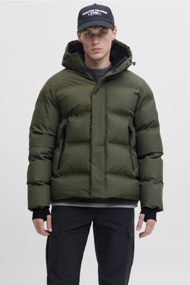 Jack & Jones groene heren jas | Model vooraanzicht