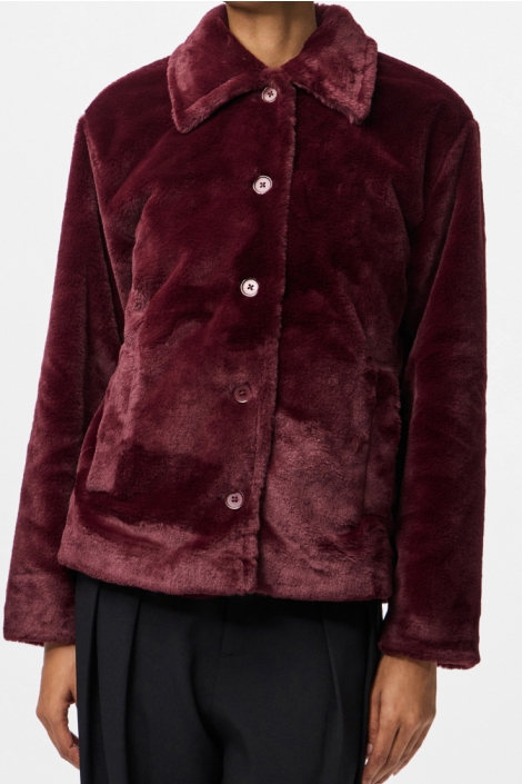 Pieces bordeaux dames jas | Model vooraanzicht