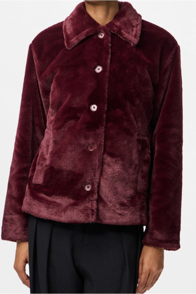 Pieces bordeaux dames jas | Model vooraanzicht