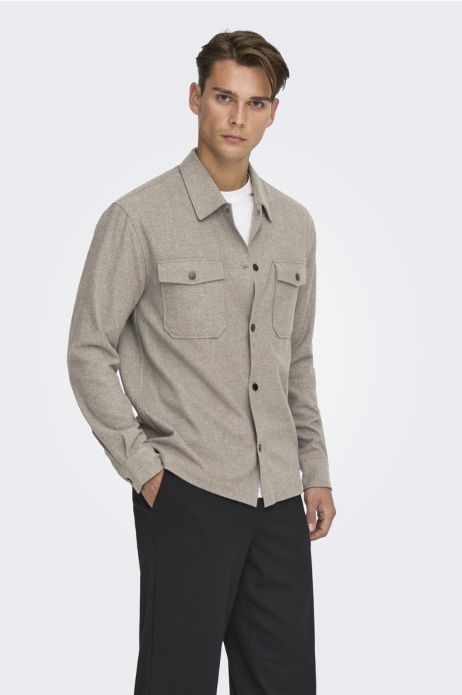 Only & Sons camel heren overhemd | Model vooraanzicht