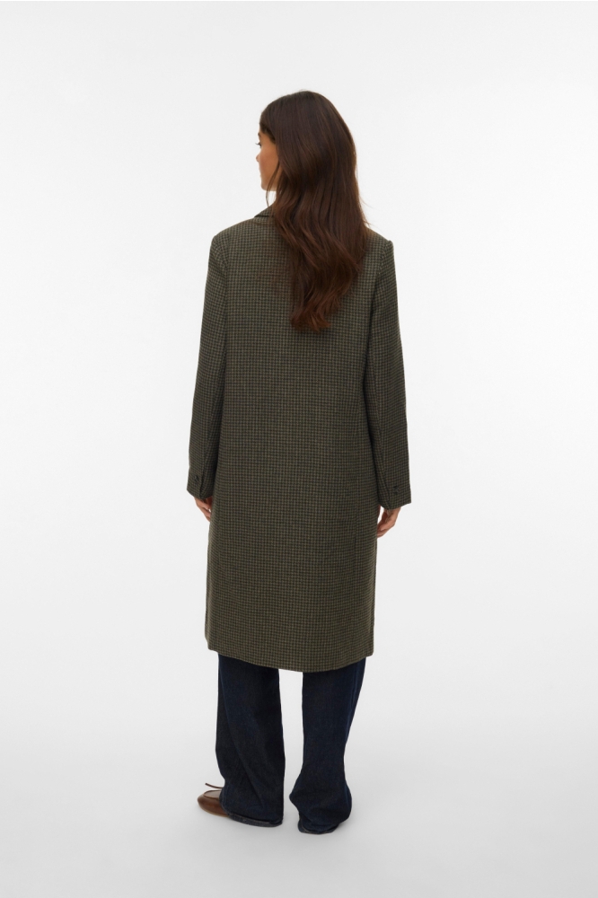 Vero Moda groene dames jas | Model achteraanzicht