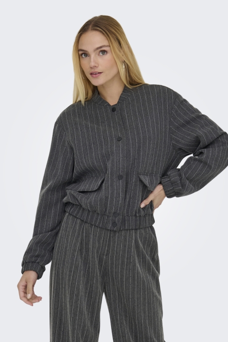 Only grijze dames jas | Model vooraanzicht