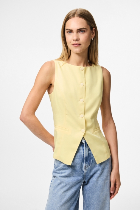 Pieces gele dames gilet | Model vooraanzicht