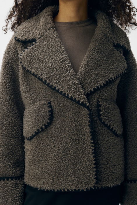 Object bruine dames jas | Close up