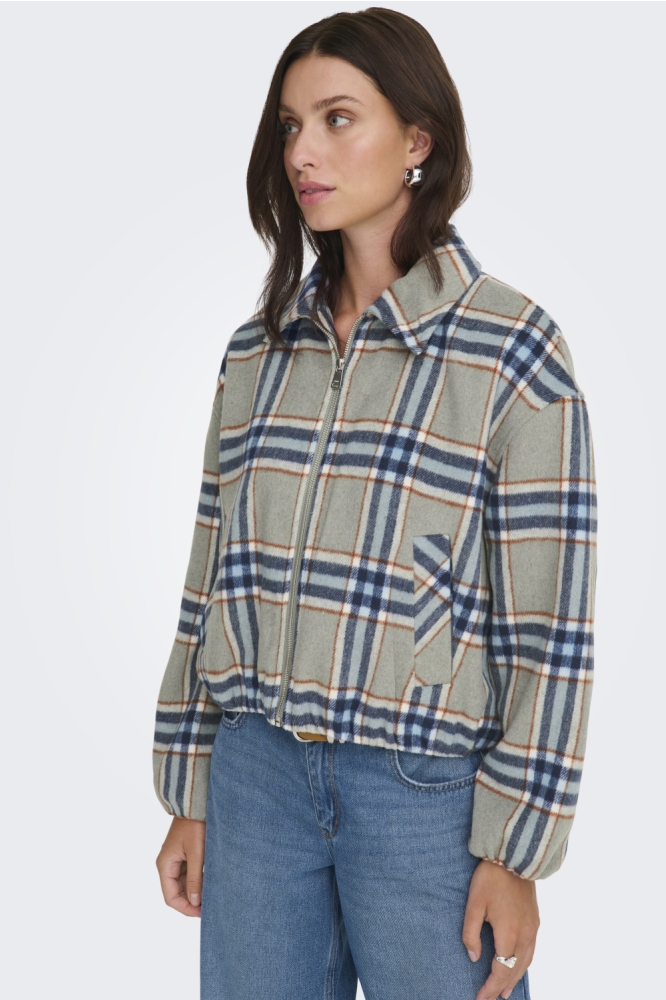 Only grijze dames jas | Model vooraanzicht