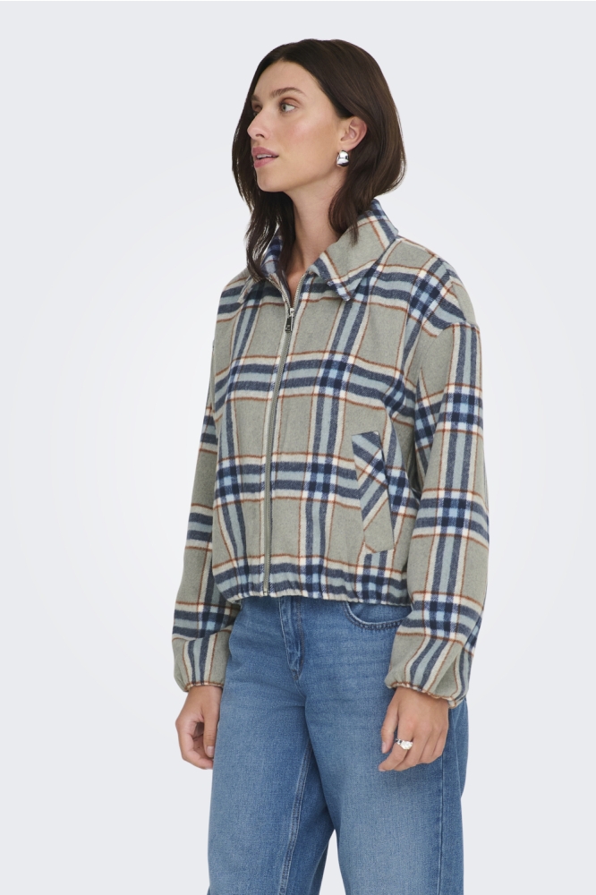 Only grijze dames vest | Model vooraanzicht