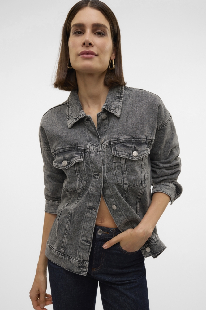 Vero Moda grijze dames jas | Model vooraanzicht