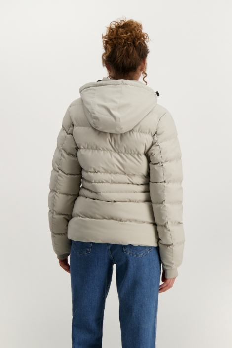 Cars beige dames jas | Model achteraanzicht