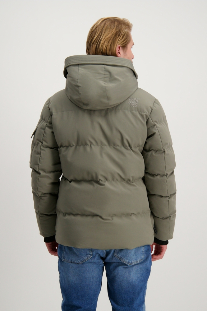 Cars taupe heren jas | Model achteraanzicht