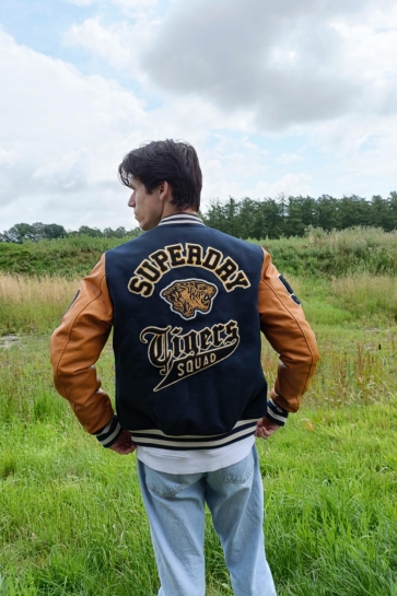 Superdry Jas VINTAGE PATCHED VARSITY JKT M5012183A ECLIPSE NAVY/MUSTARD