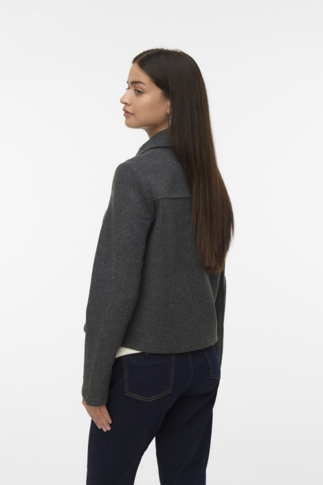Vero Moda grijze dames jas | Model achteraanzicht