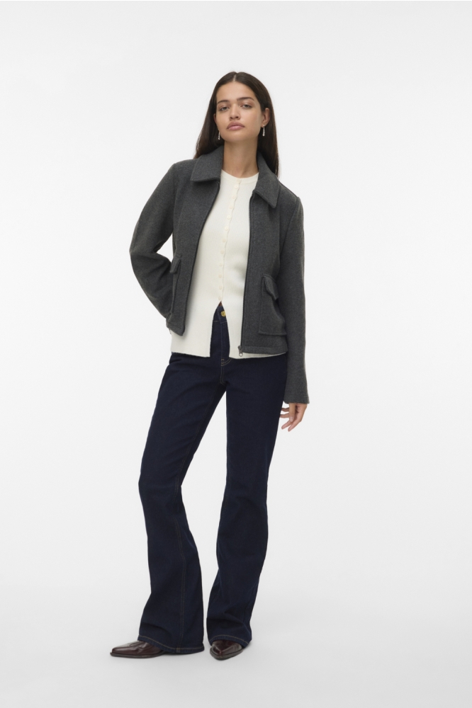 Vero Moda grijze dames jas | Model vooraanzicht