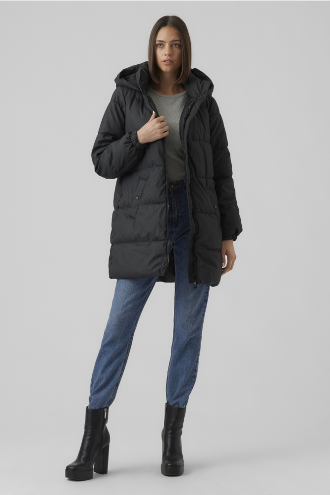 Vero Moda zwarte dames jas | Model vooraanzicht