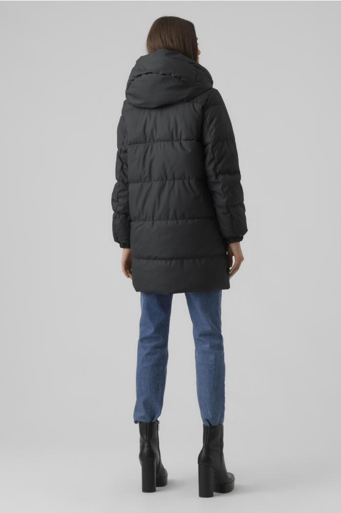 Vero Moda zwarte dames jas | Model vooraanzicht