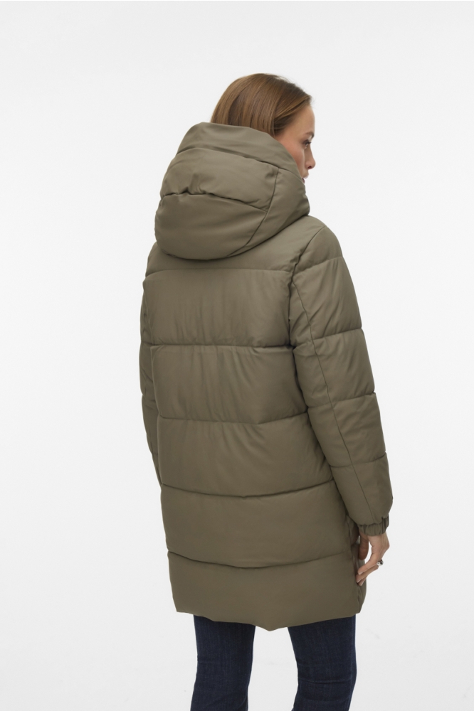Vero Moda groene dames jas | Model achteraanzicht