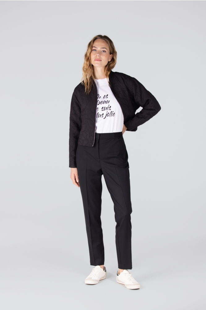 Juffrouw Jansen zwarte dames jas | Model