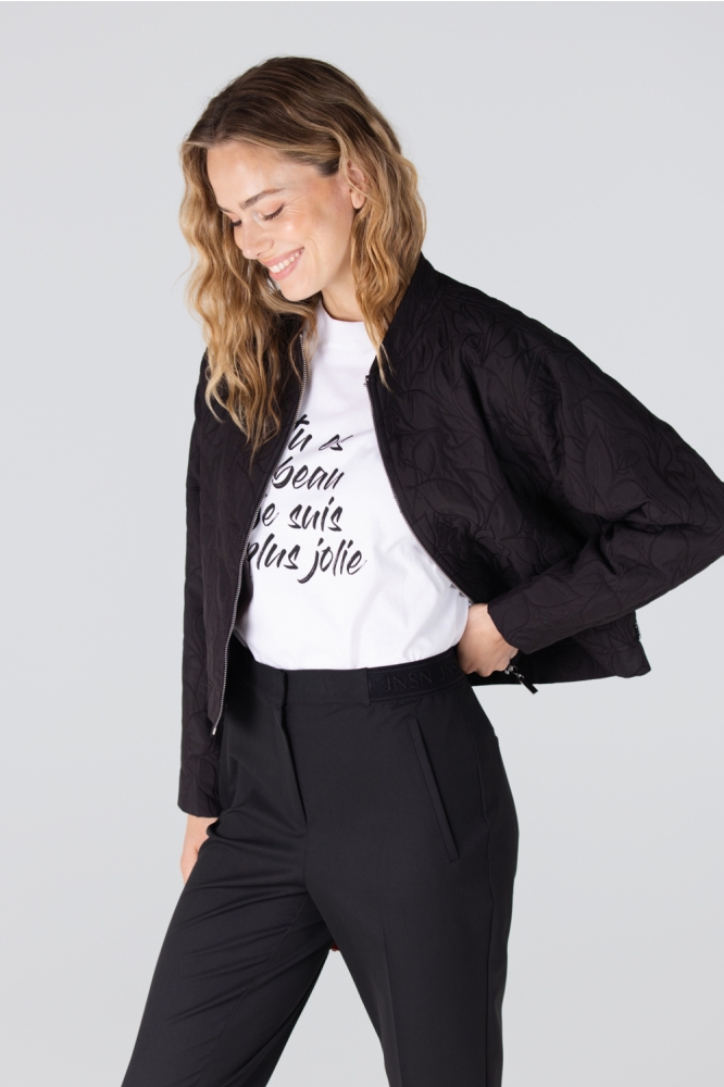 Juffrouw Jansen zwarte dames jas | Model zijaanzicht