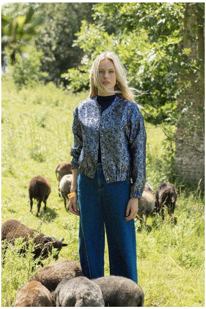 Zusss blauwe dames jas | Sfeerbeeld, In situatie