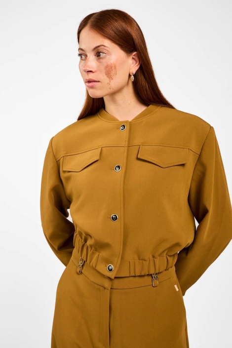 Aaiko camel dames blouse | Model vooraanzicht