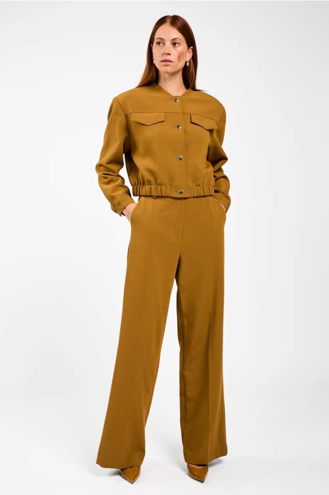 Aaiko camel dames blouse | Model