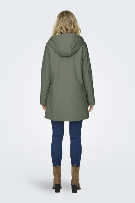 Only groene dames jas | Model achteraanzicht