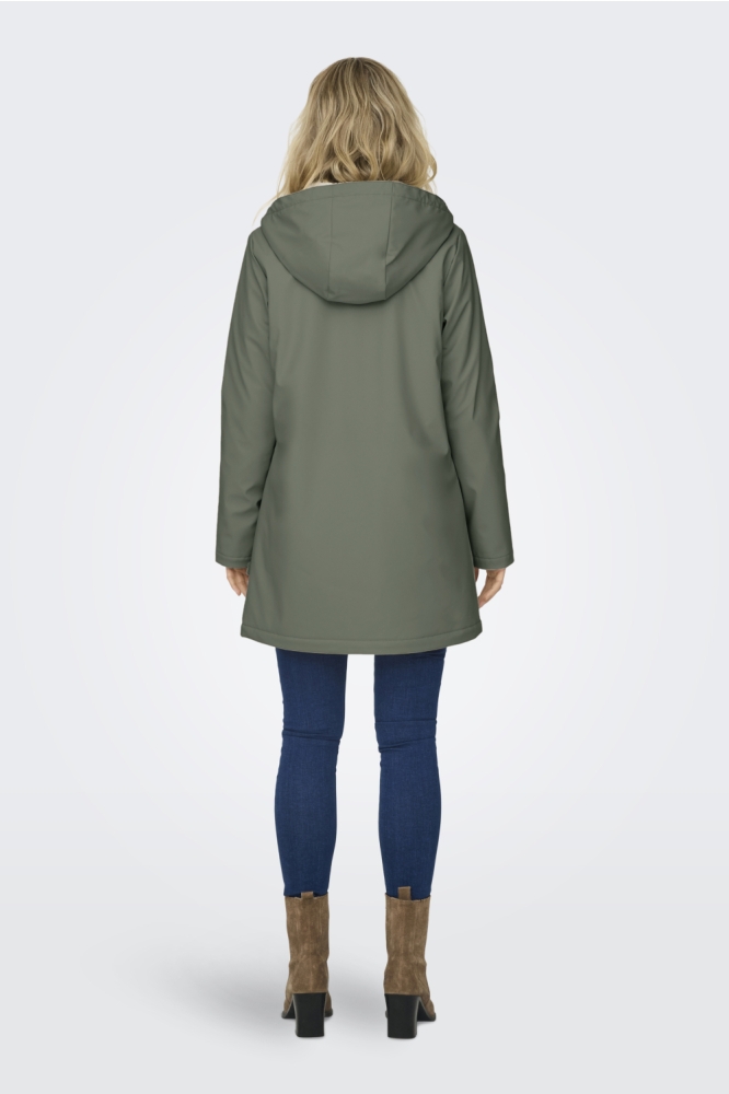 Only groene dames jas | Model achteraanzicht