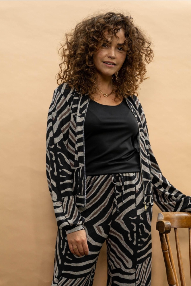 FOS Amsterdam grijze dames vest | Model vooraanzicht