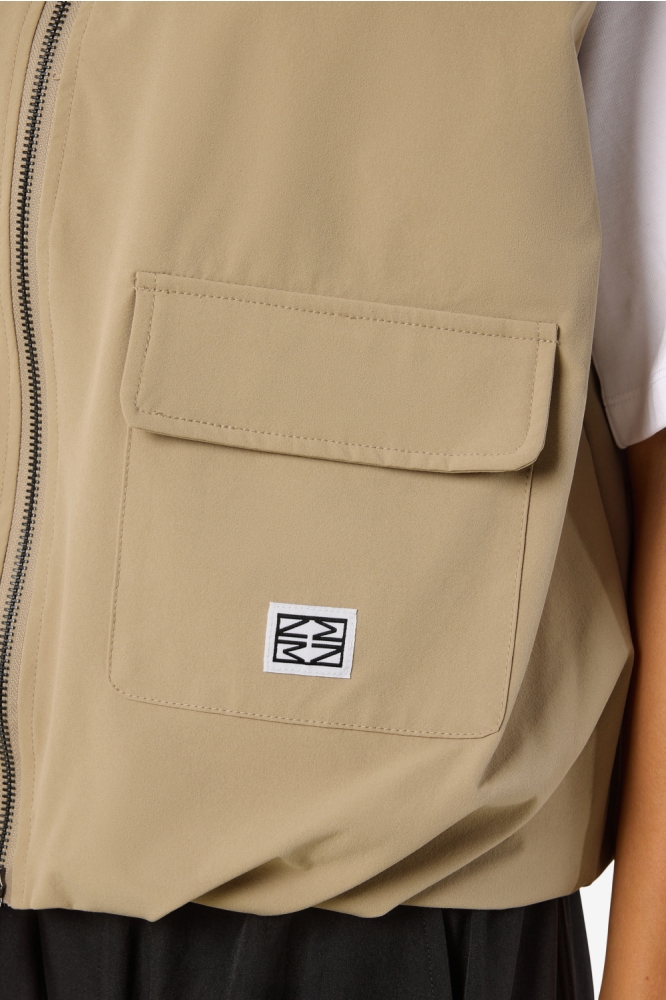 Noisy may camel dames gilet | Close up