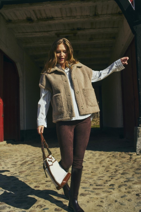 Freequent taupe dames gilet | Sfeerbeeld, In situatie