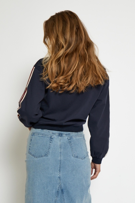 Minus blauwe dames jas | Model achteraanzicht