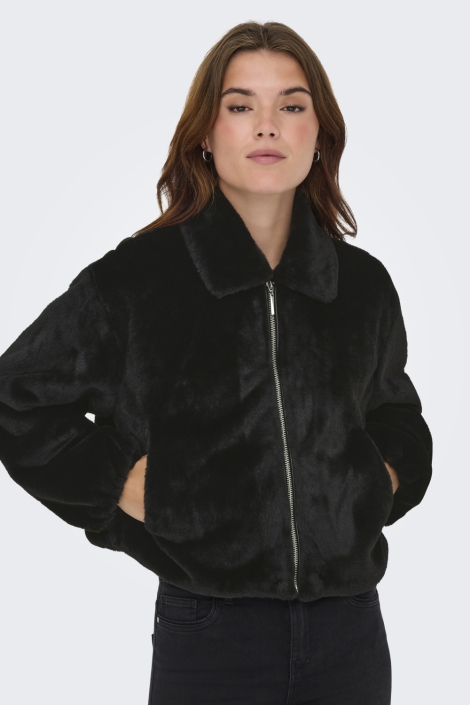 Only zwarte dames jas | Model vooraanzicht