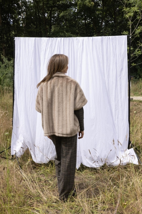 Kimara beige dames jas | Model achteraanzicht