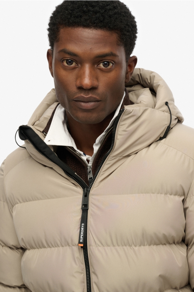 Superdry taupe heren jas | Close up