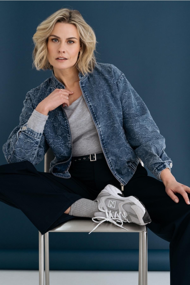 Zizo blauwe dames jas | Model