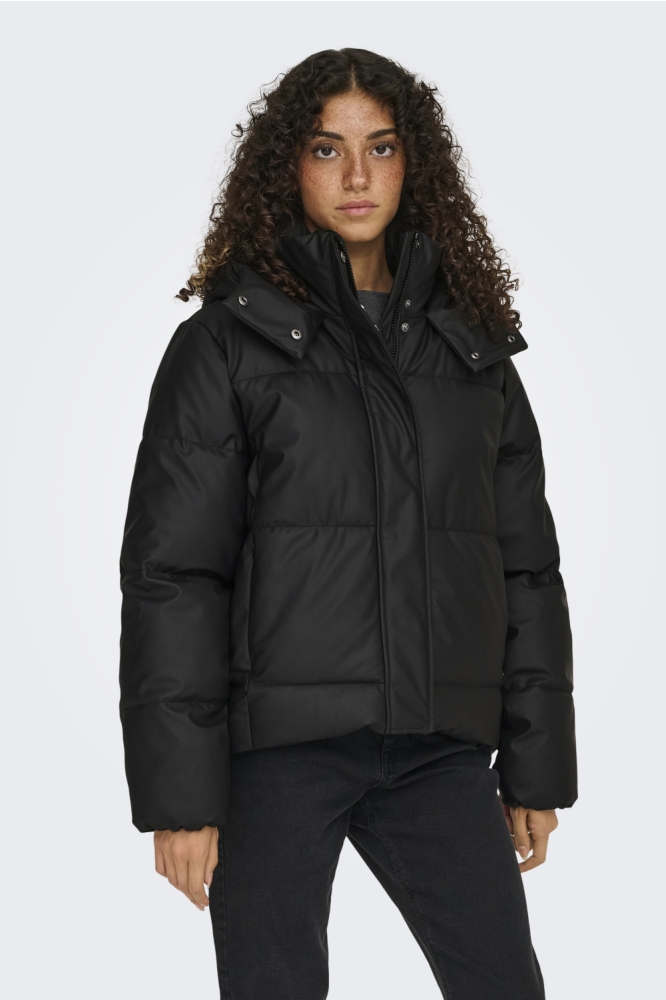 Only zwarte dames jas | Model vooraanzicht