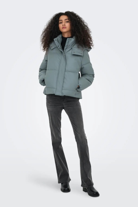 Only groene dames jas | Model vooraanzicht