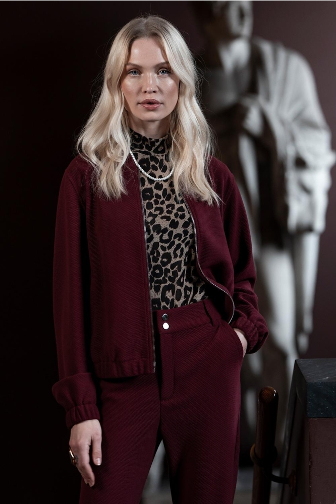 Geisha bordeaux dames vest | Sfeerbeeld, In situatie