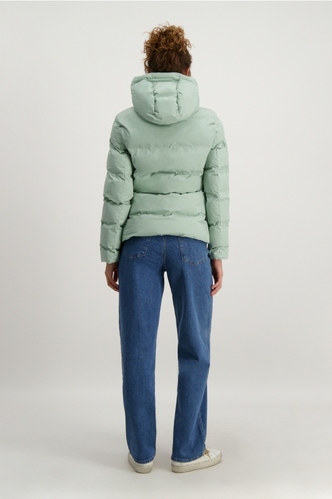 Cars groene dames jas | Model achteraanzicht