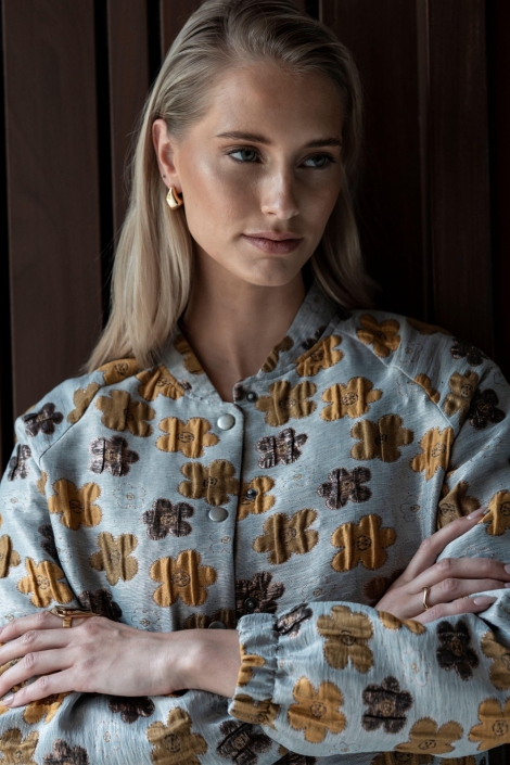 Geisha grijze dames vest | Sfeerbeeld, In situatie