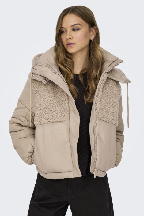 Only beige dames jas | Model vooraanzicht