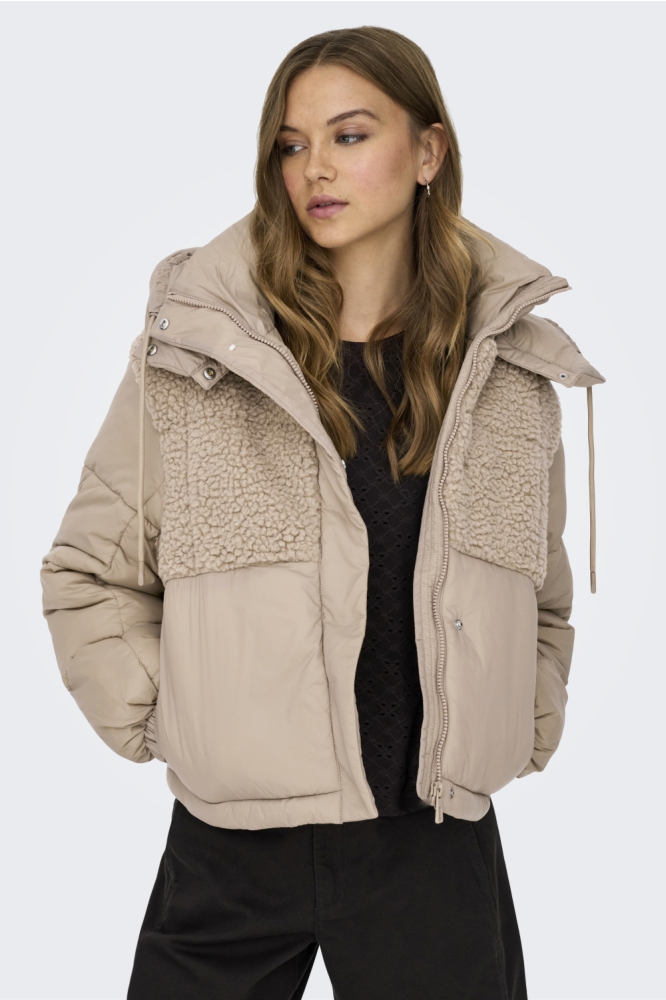 Only beige dames jas | Model vooraanzicht