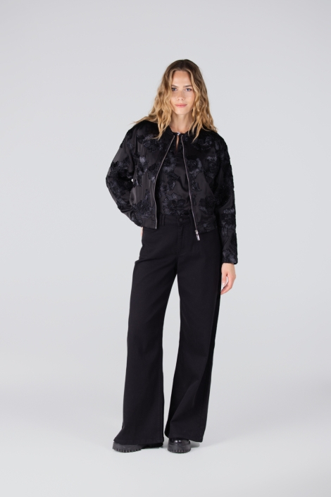 Juffrouw Jansen zwarte dames jas | Model