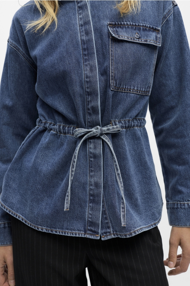 Object blauwe dames jas | Close up