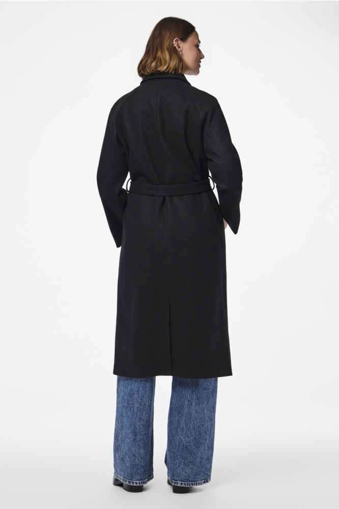 Pieces zwarte dames jas | Model achteraanzicht